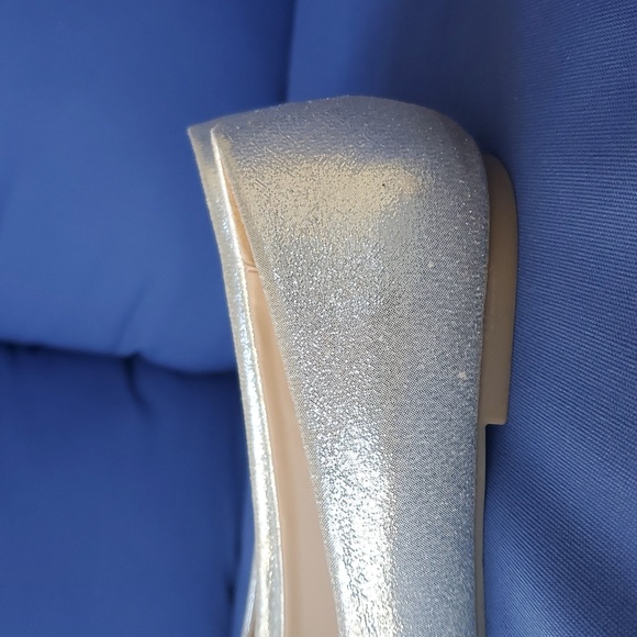 Aldo Silver Flats Size 6.5 - Picture 9 of 9